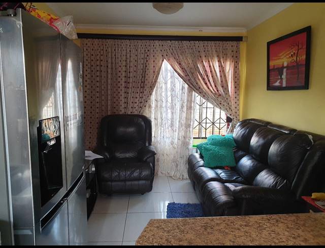 2 BEDROOM APARTMENT SOLD IN THE ORCHARDS